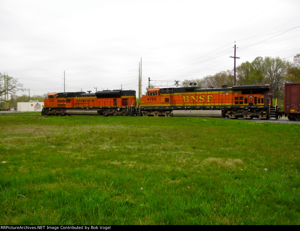 BNSF 4789 and 9168